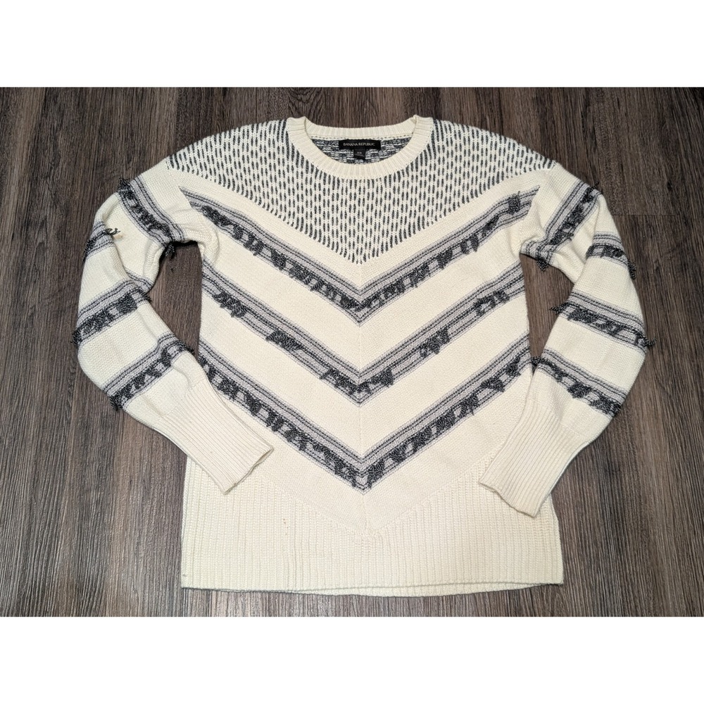 Banana Republic Sweater XS Cream‎ Chevron Knit Long Sleeve Pullover